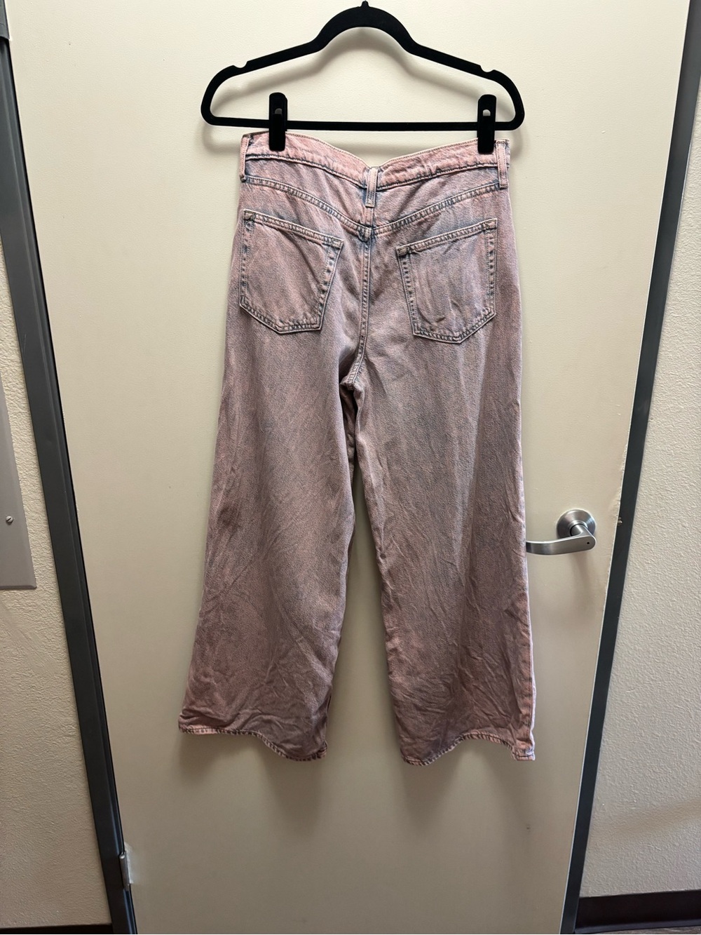 GAP Wide-Leg Jeans in Light Pink Wash - Picture 4 of 6
